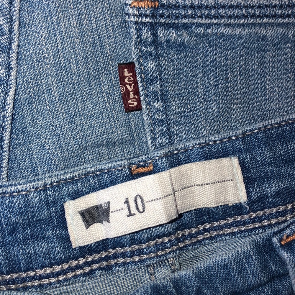 Levi’s jean shorts - Picture 3 of 5